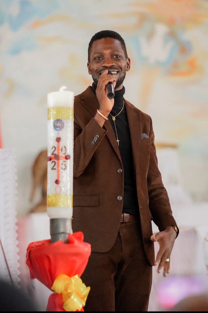 Robert kyagulanyi Sentamu Bobi wine