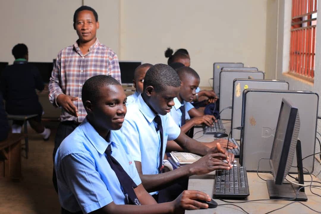  Light High School Seguku Computer Lab